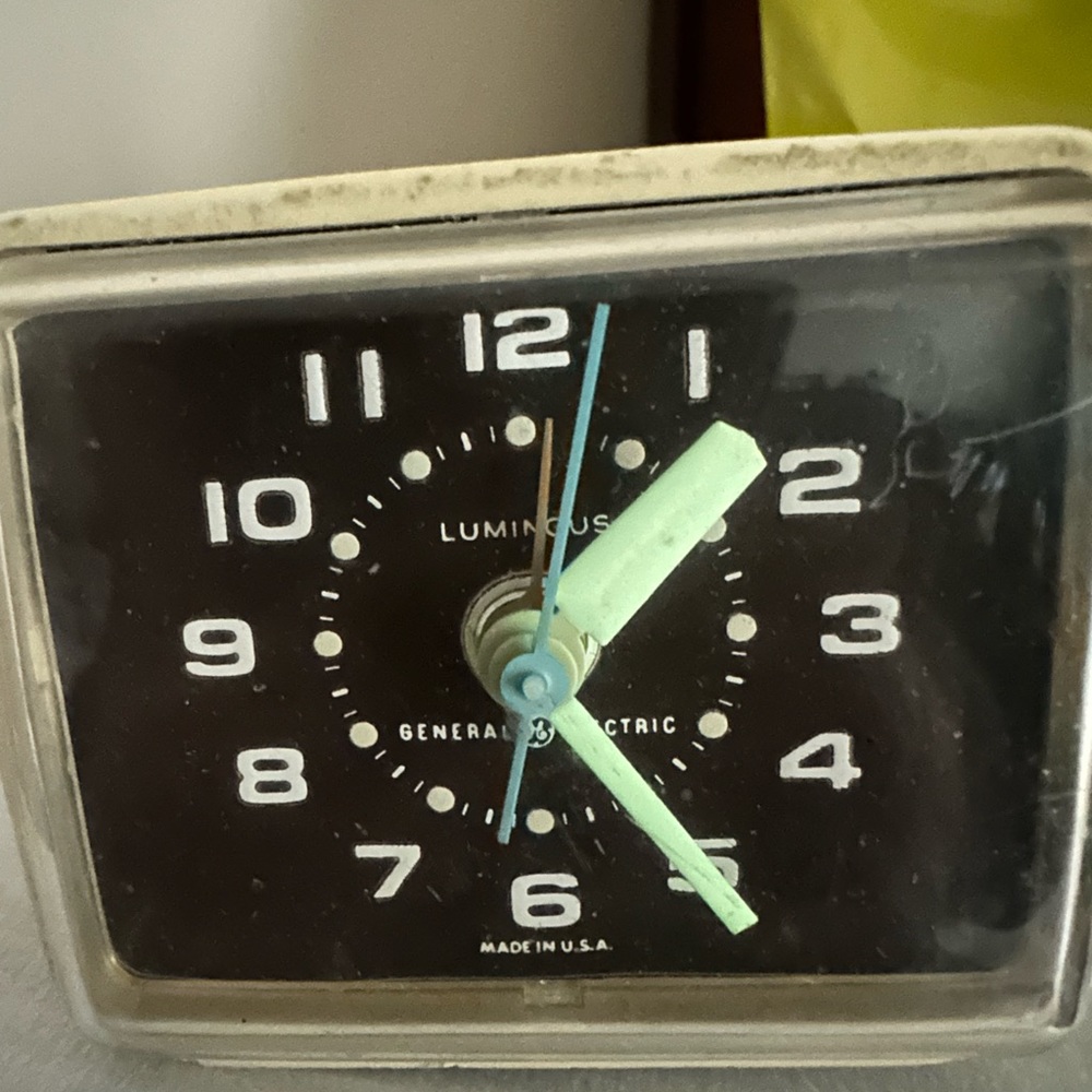 Vintage Luminous General Electric clock.
